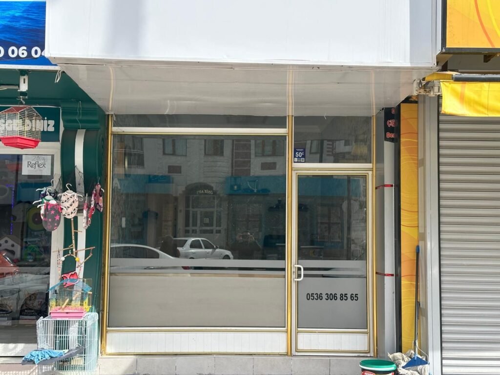 Mevlana’da Ana Cadde Üzerinde Satılık Dükkân